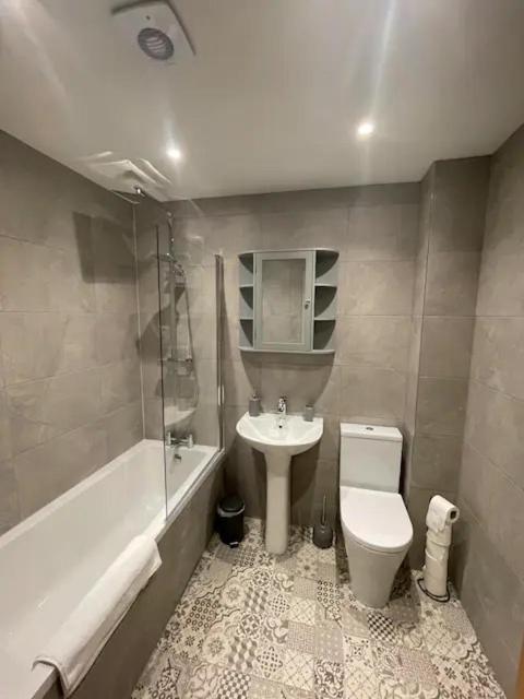 Spectacular 2 Bedroom Balcony Sea View Flat Scarborough Exterior foto